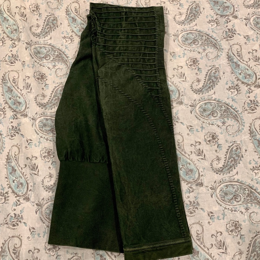 Nikibiki os olive green moto leggings